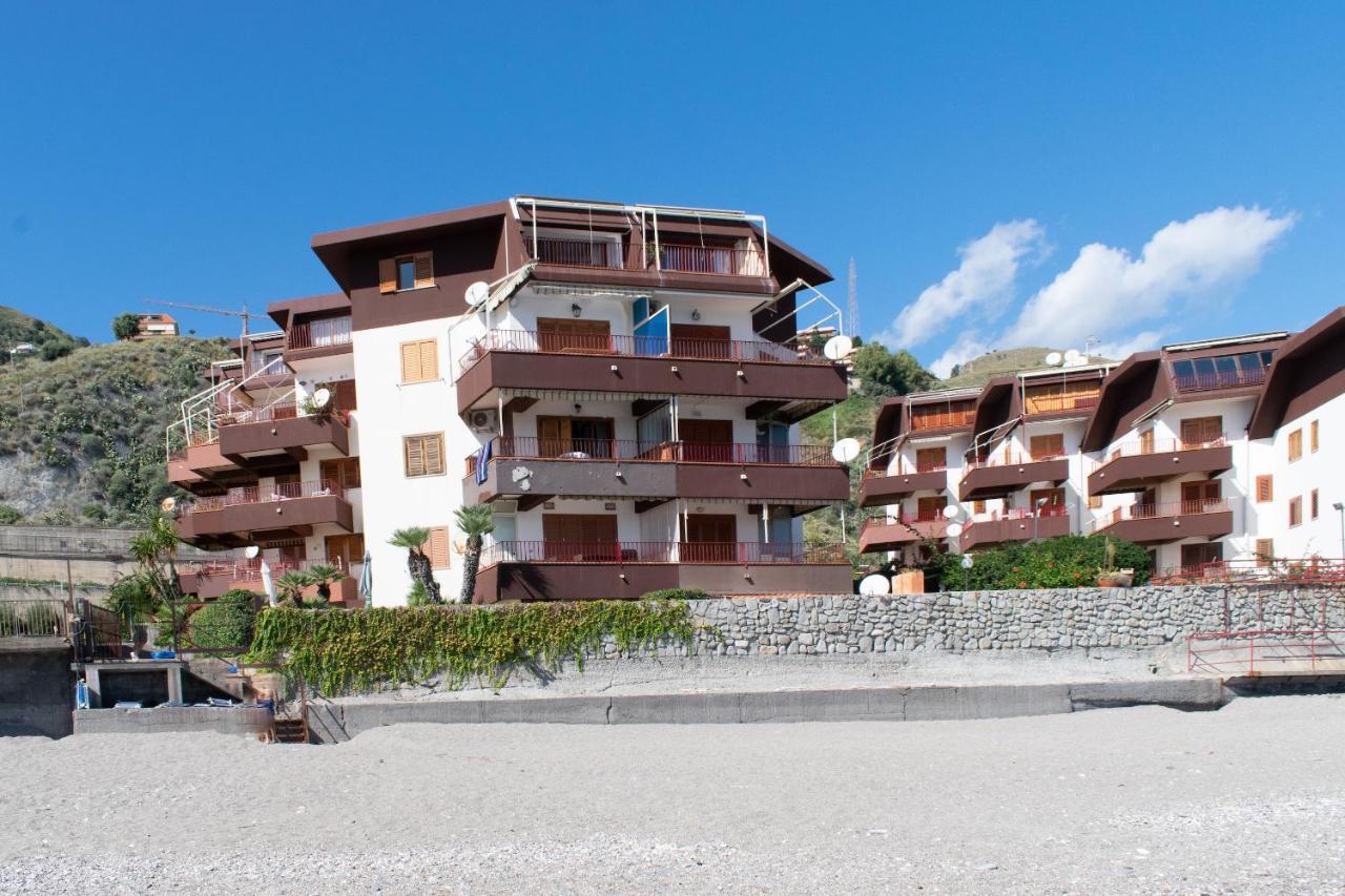 Beach House Acquamarina Letojanni Exteriör bild